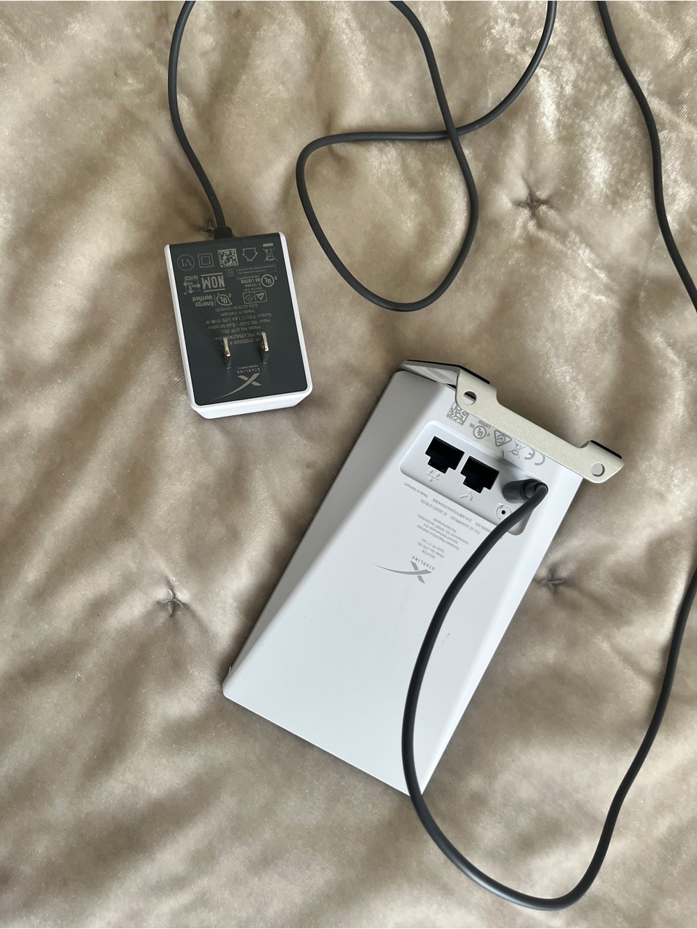 SpaceX WiFi Router Mini - Picture 2 of 3
